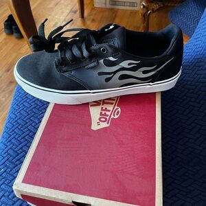 Mens size 10 Vans sneakers